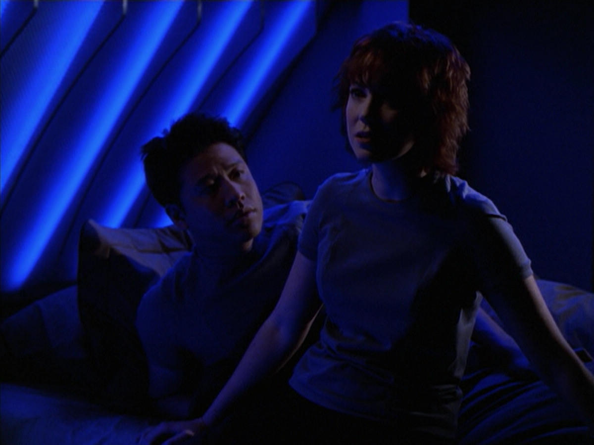 extant_StarTrek_VOY_6x18-AshesToAshes_02343.jpg