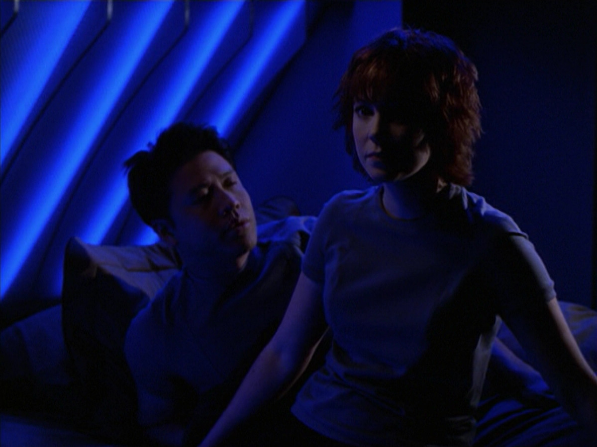 extant_StarTrek_VOY_6x18-AshesToAshes_02354.jpg