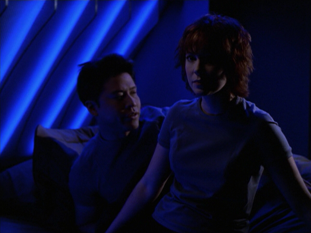 extant_StarTrek_VOY_6x18-AshesToAshes_02356.jpg