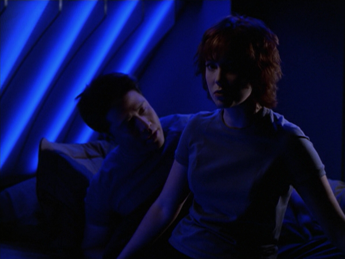 extant_StarTrek_VOY_6x18-AshesToAshes_02357.jpg