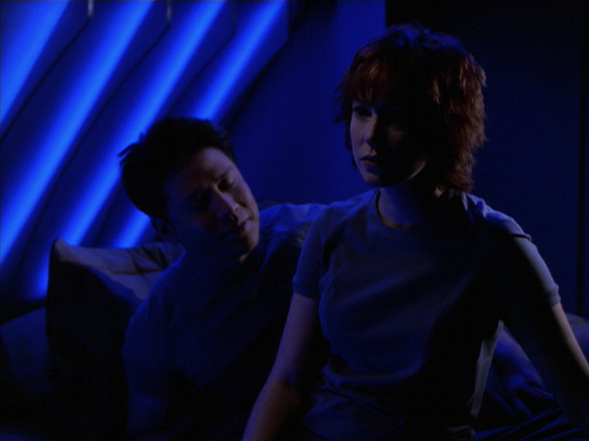 extant_StarTrek_VOY_6x18-AshesToAshes_02361.jpg