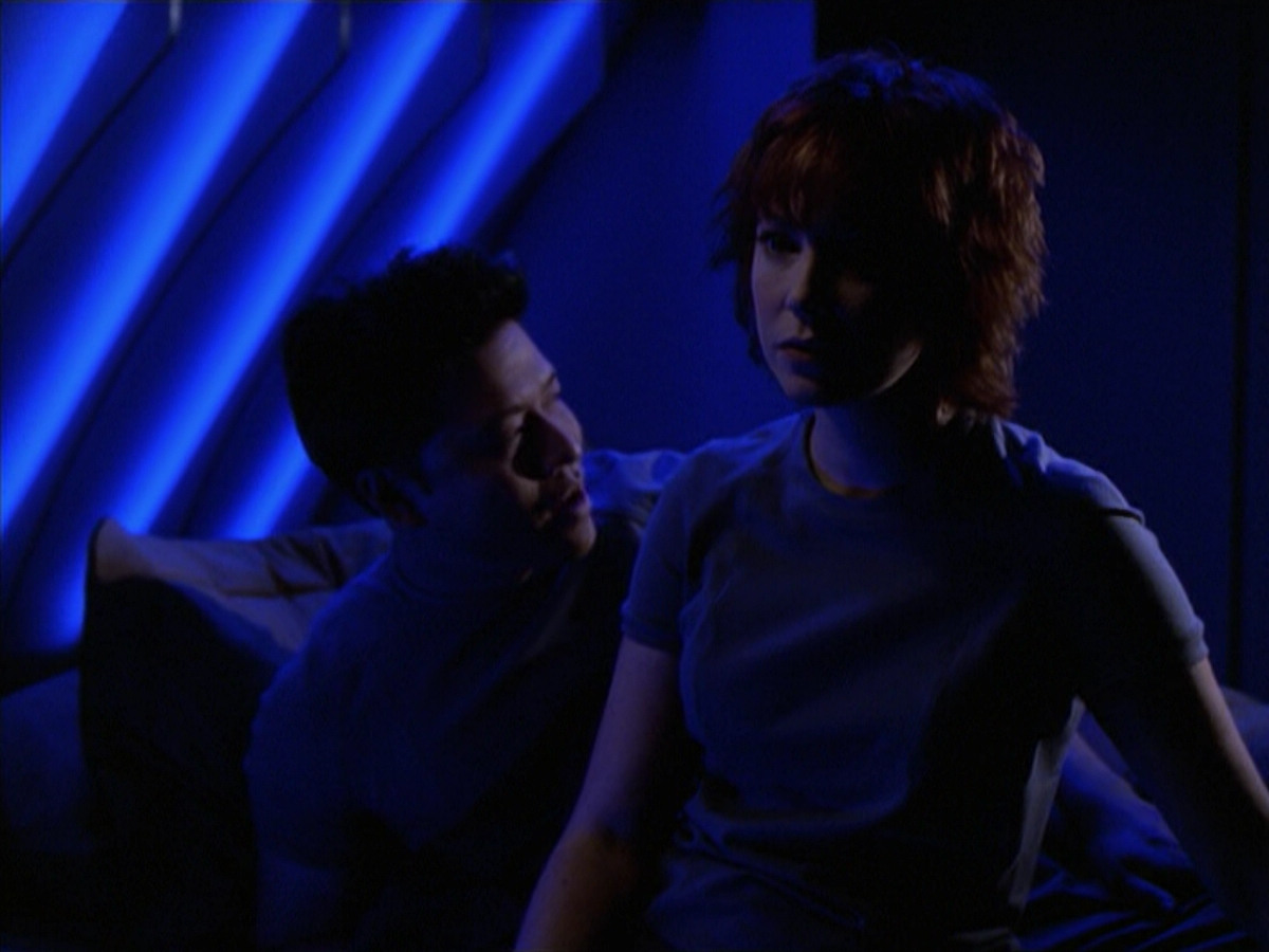 extant_StarTrek_VOY_6x18-AshesToAshes_02363.jpg