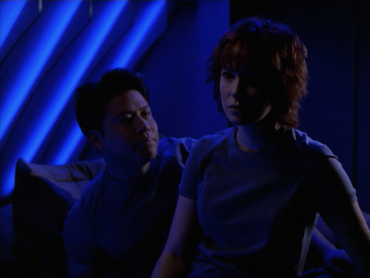 extant_StarTrek_VOY_6x18-AshesToAshes_02370.jpg