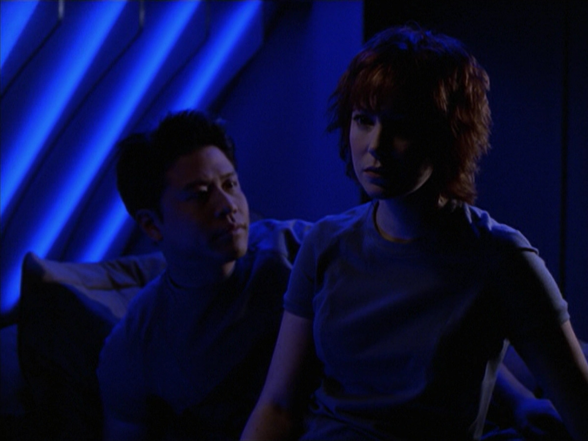 extant_StarTrek_VOY_6x18-AshesToAshes_02371.jpg