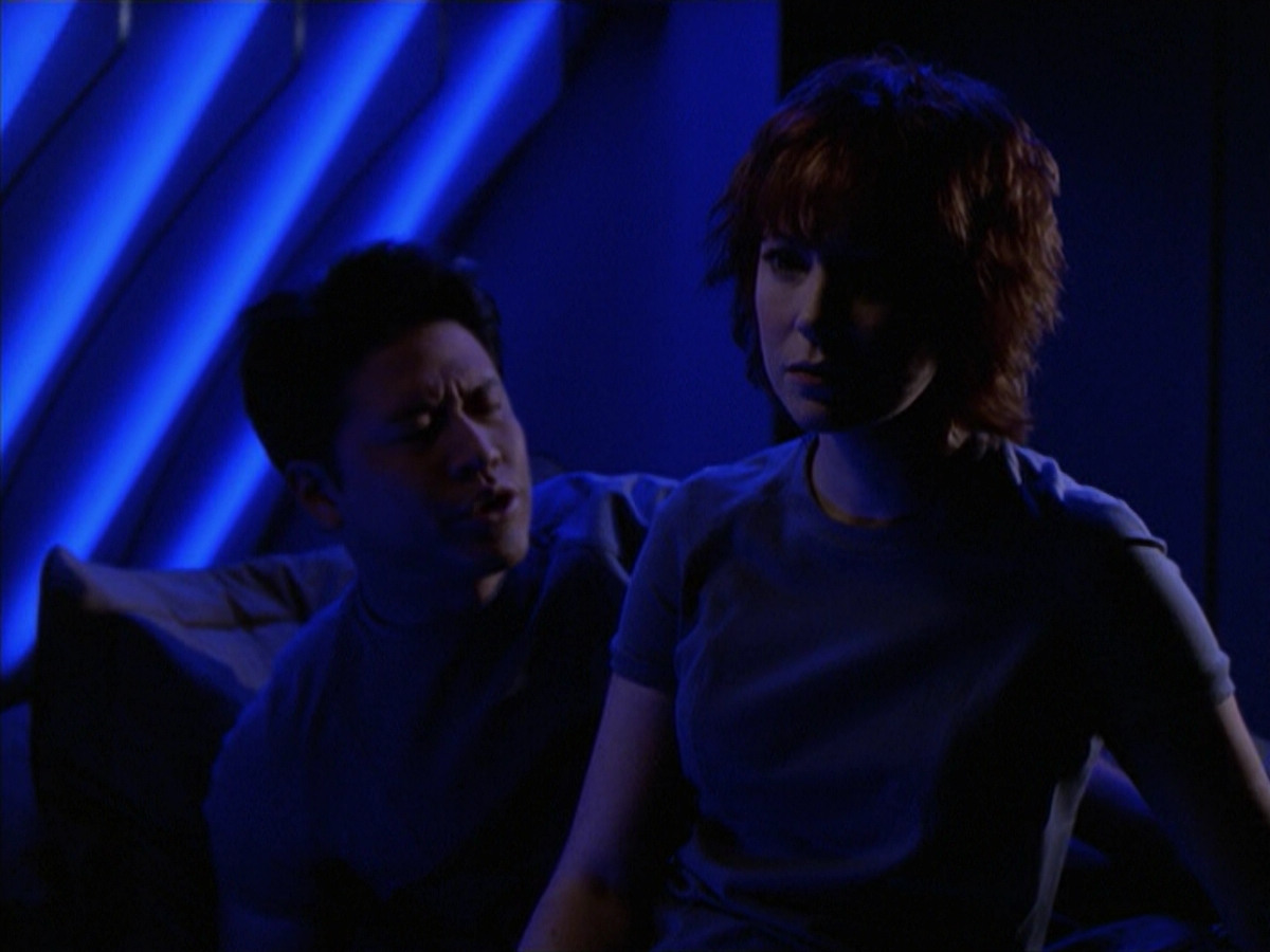 extant_StarTrek_VOY_6x18-AshesToAshes_02372.jpg