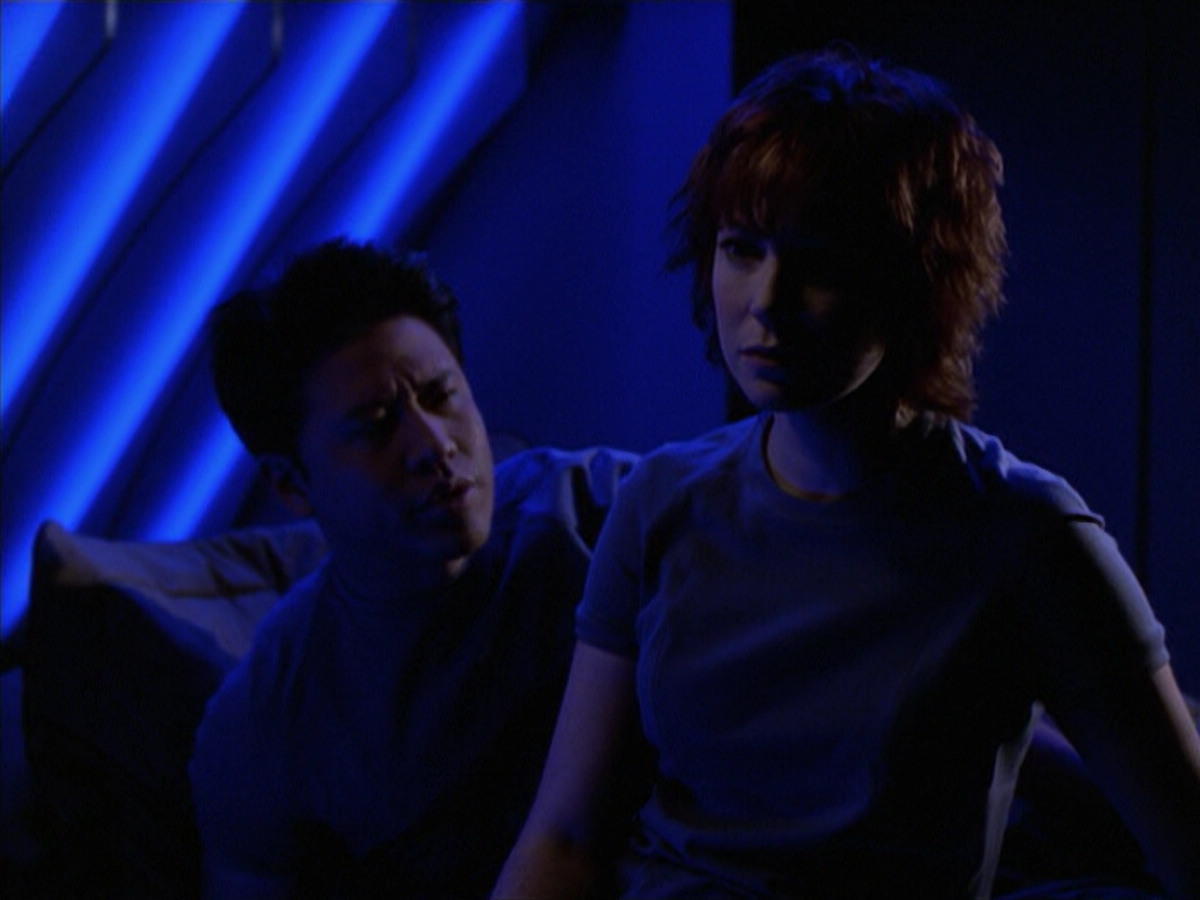 extant_StarTrek_VOY_6x18-AshesToAshes_02373.jpg