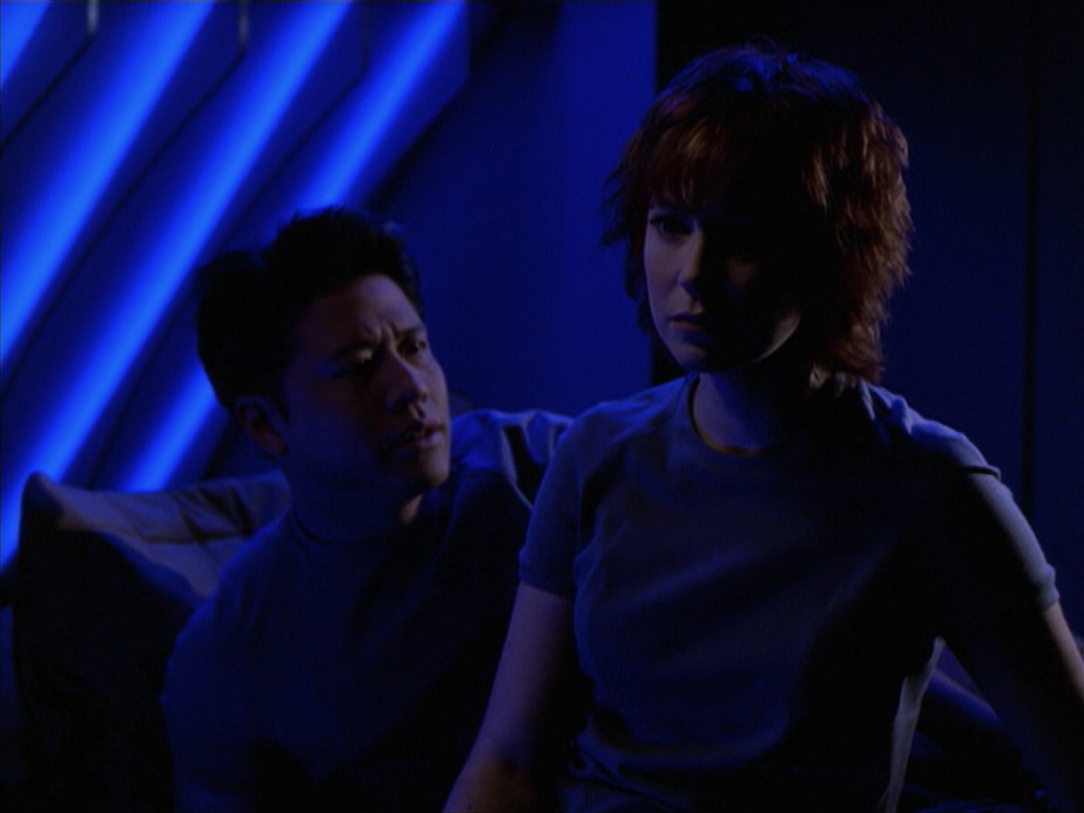 extant_StarTrek_VOY_6x18-AshesToAshes_02374.jpg