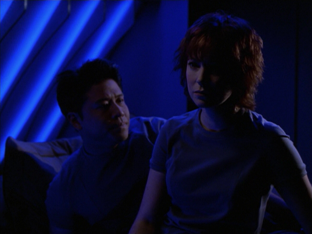 extant_StarTrek_VOY_6x18-AshesToAshes_02375.jpg
