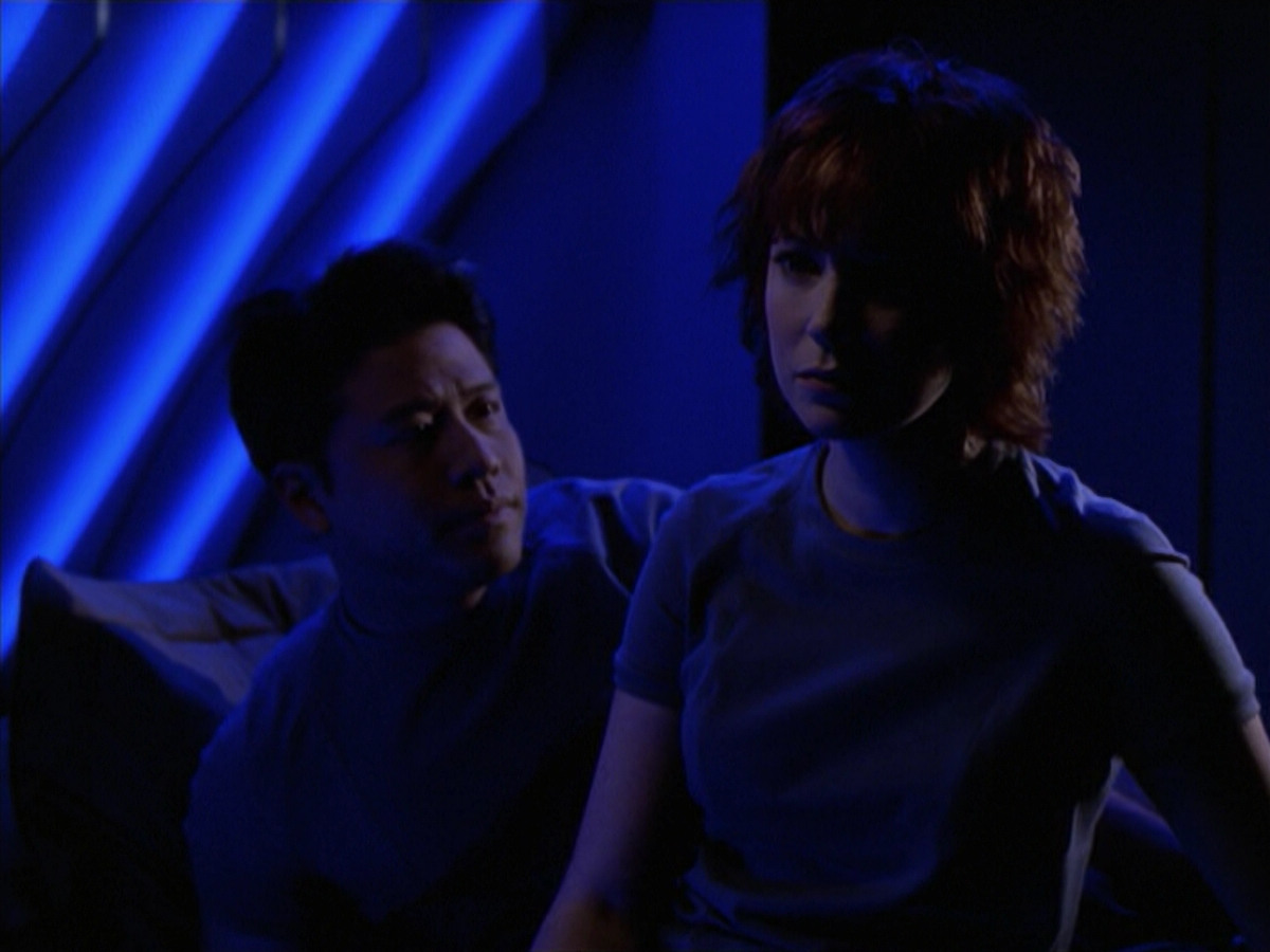 extant_StarTrek_VOY_6x18-AshesToAshes_02376.jpg