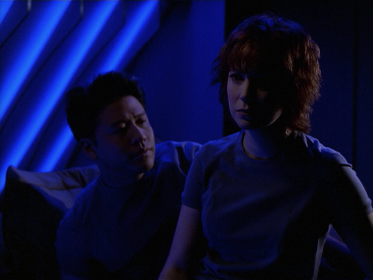 extant_StarTrek_VOY_6x18-AshesToAshes_02377.jpg