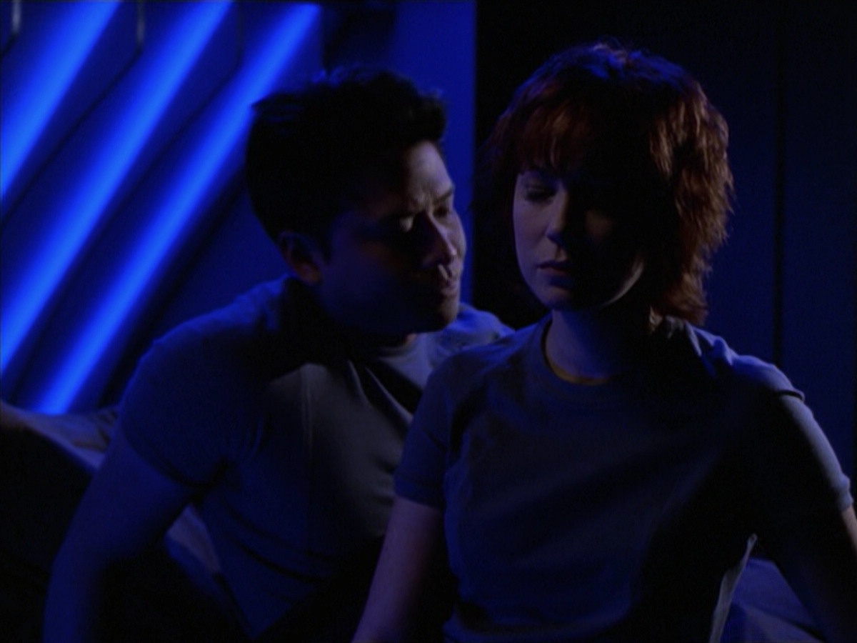 extant_StarTrek_VOY_6x18-AshesToAshes_02382.jpg
