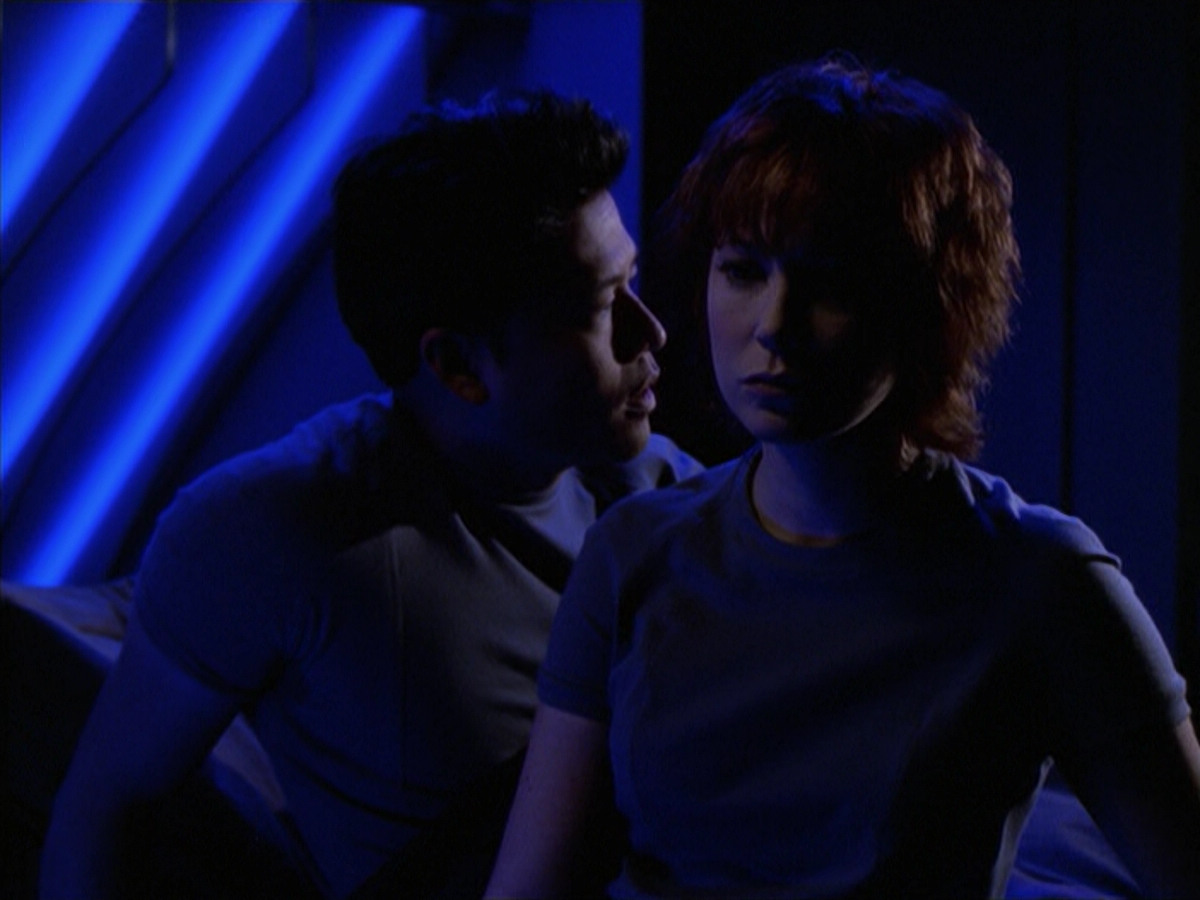 extant_StarTrek_VOY_6x18-AshesToAshes_02384.jpg