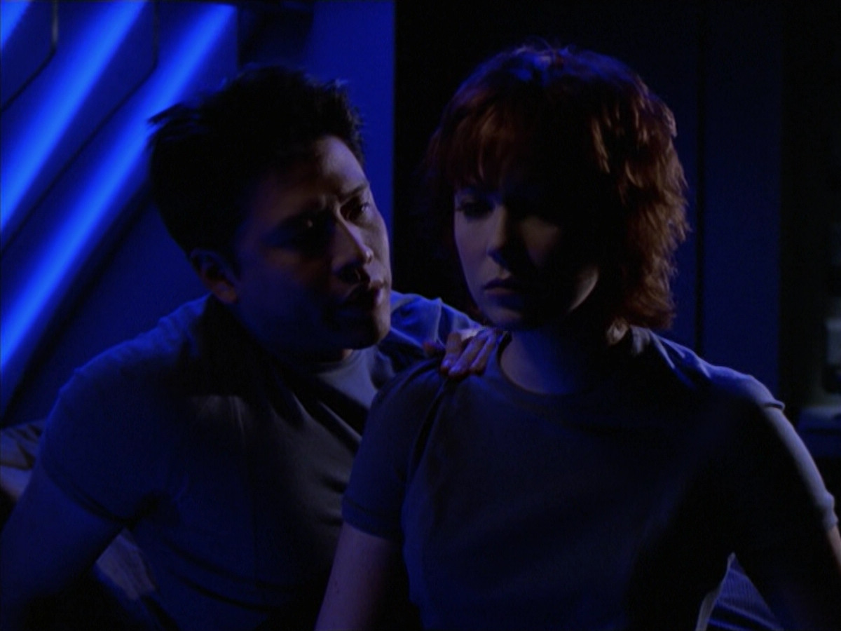 extant_StarTrek_VOY_6x18-AshesToAshes_02391.jpg
