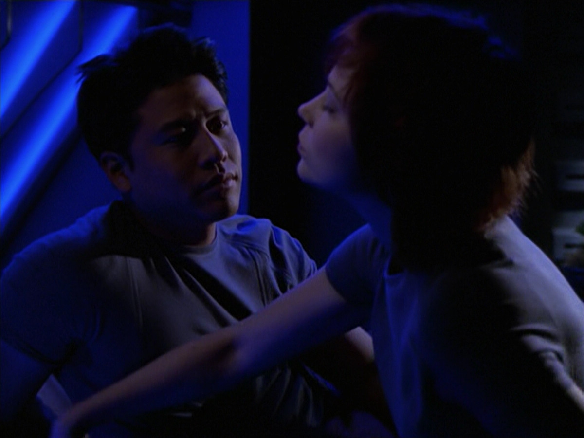 extant_StarTrek_VOY_6x18-AshesToAshes_02395.jpg