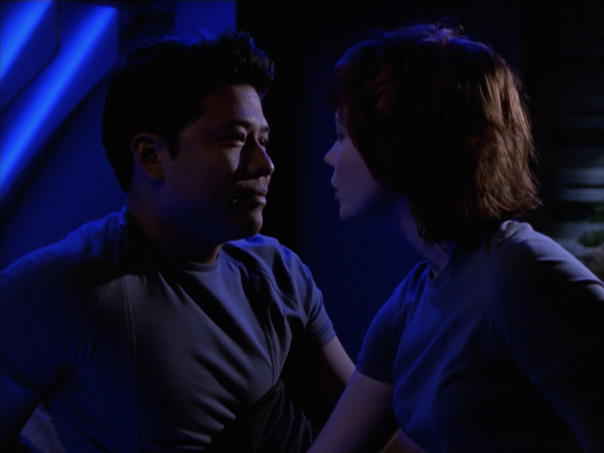 extant_StarTrek_VOY_6x18-AshesToAshes_02398.jpg