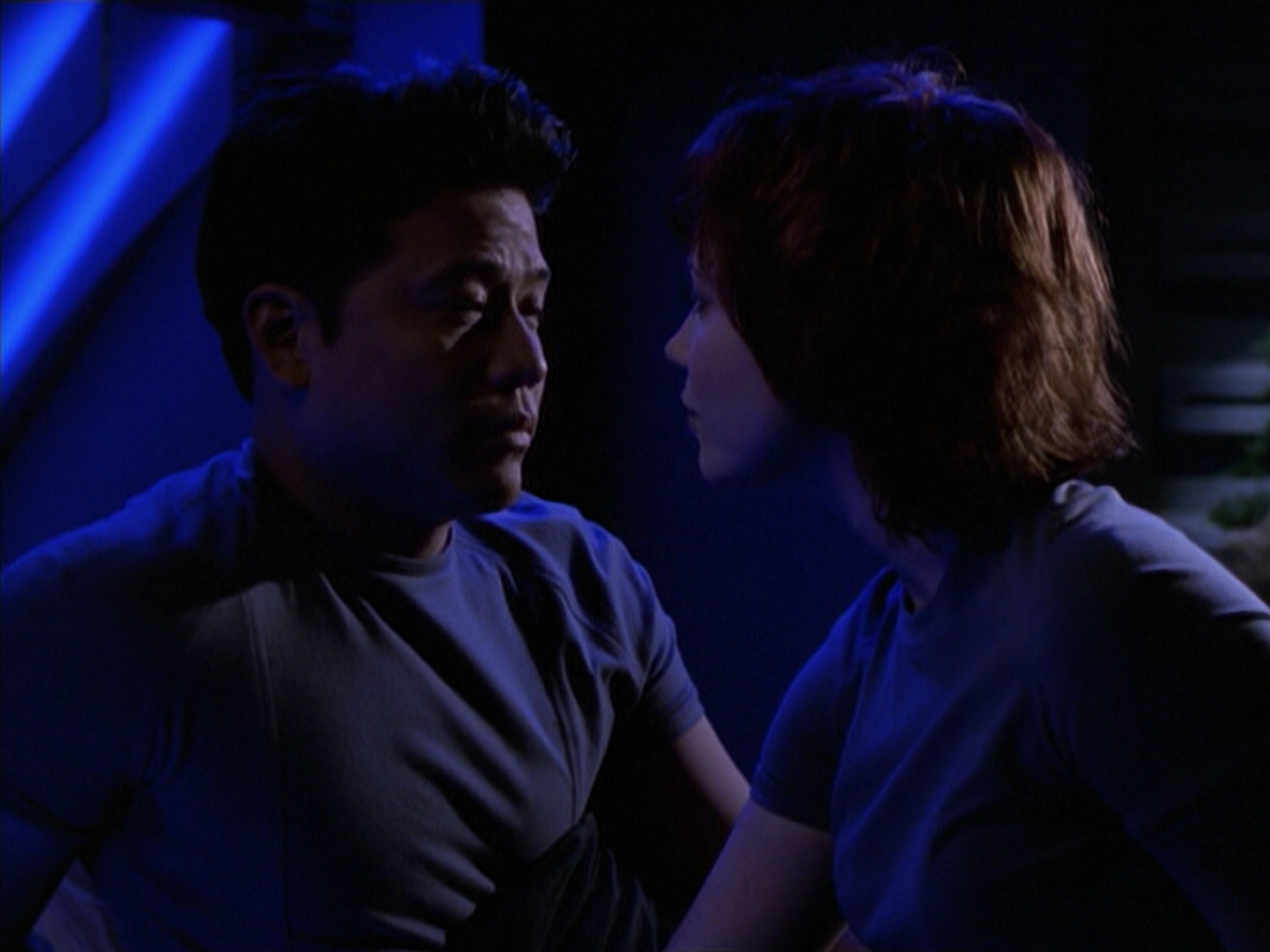 extant_StarTrek_VOY_6x18-AshesToAshes_02400.jpg