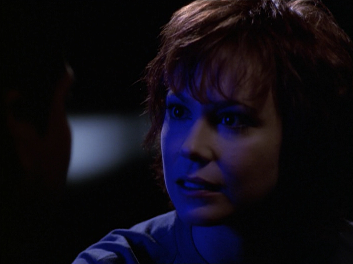 extant_StarTrek_VOY_6x18-AshesToAshes_02405.jpg