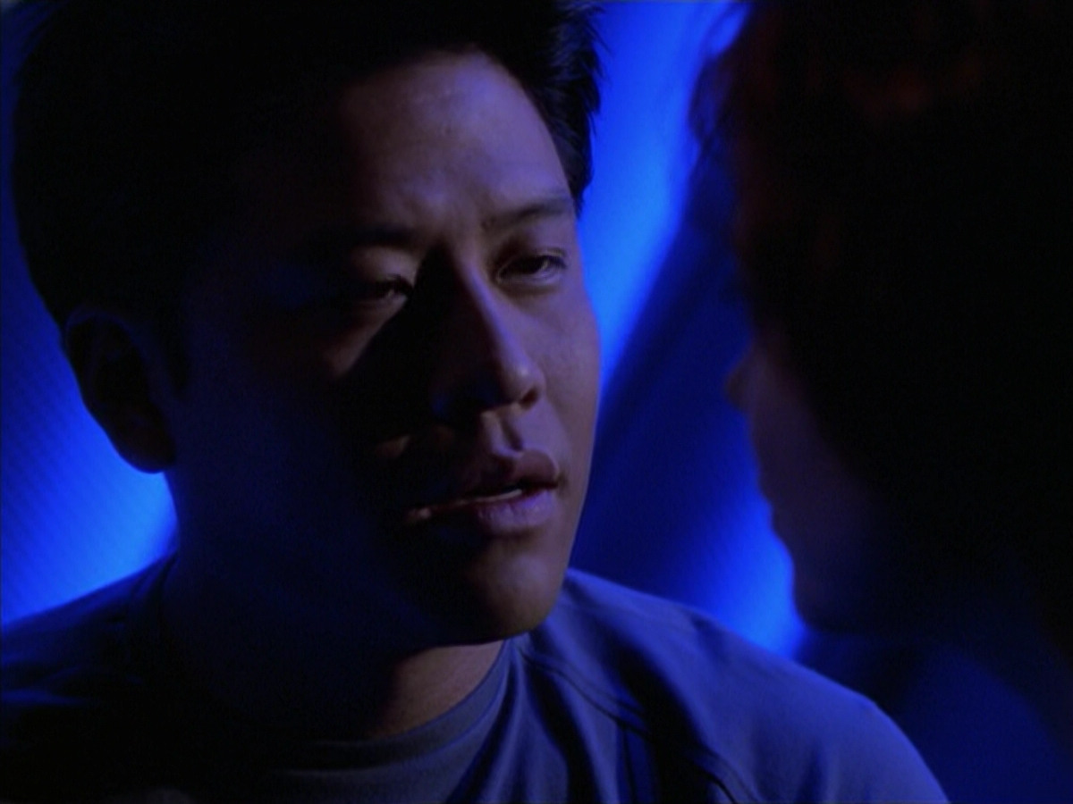 extant_StarTrek_VOY_6x18-AshesToAshes_02407.jpg