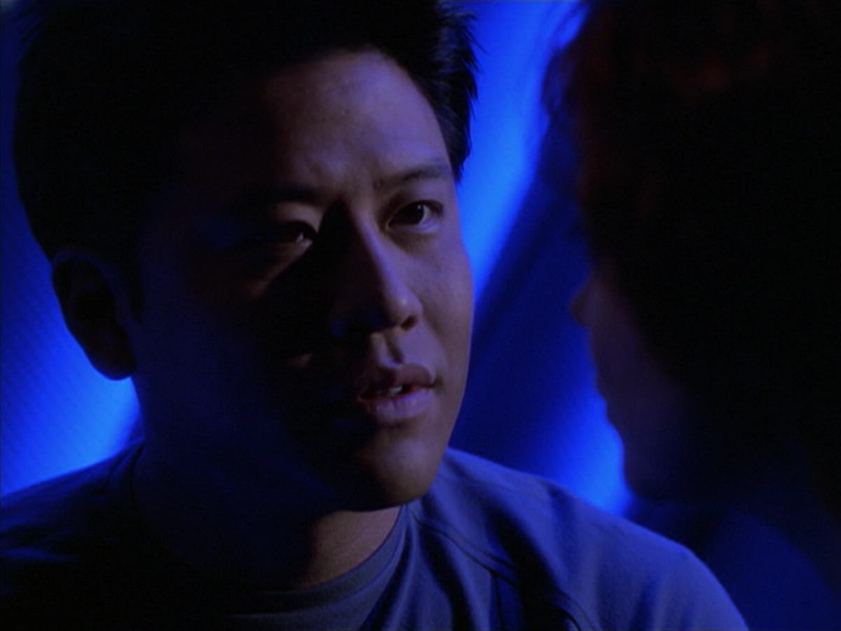 extant_StarTrek_VOY_6x18-AshesToAshes_02411.jpg