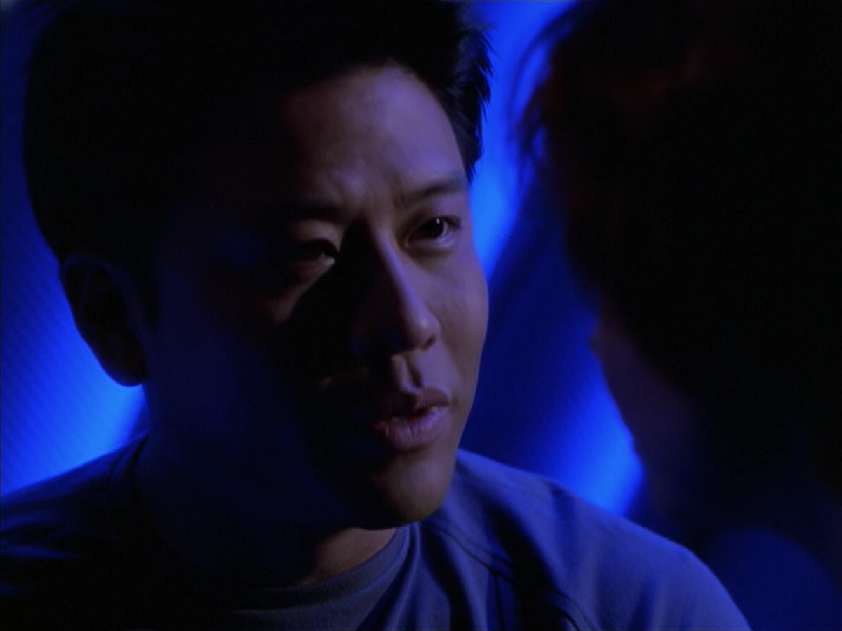 extant_StarTrek_VOY_6x18-AshesToAshes_02412.jpg