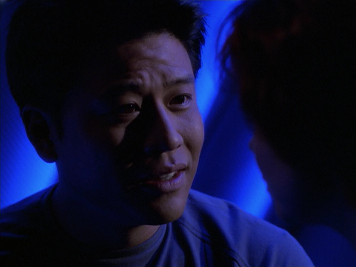 extant_StarTrek_VOY_6x18-AshesToAshes_02415.jpg