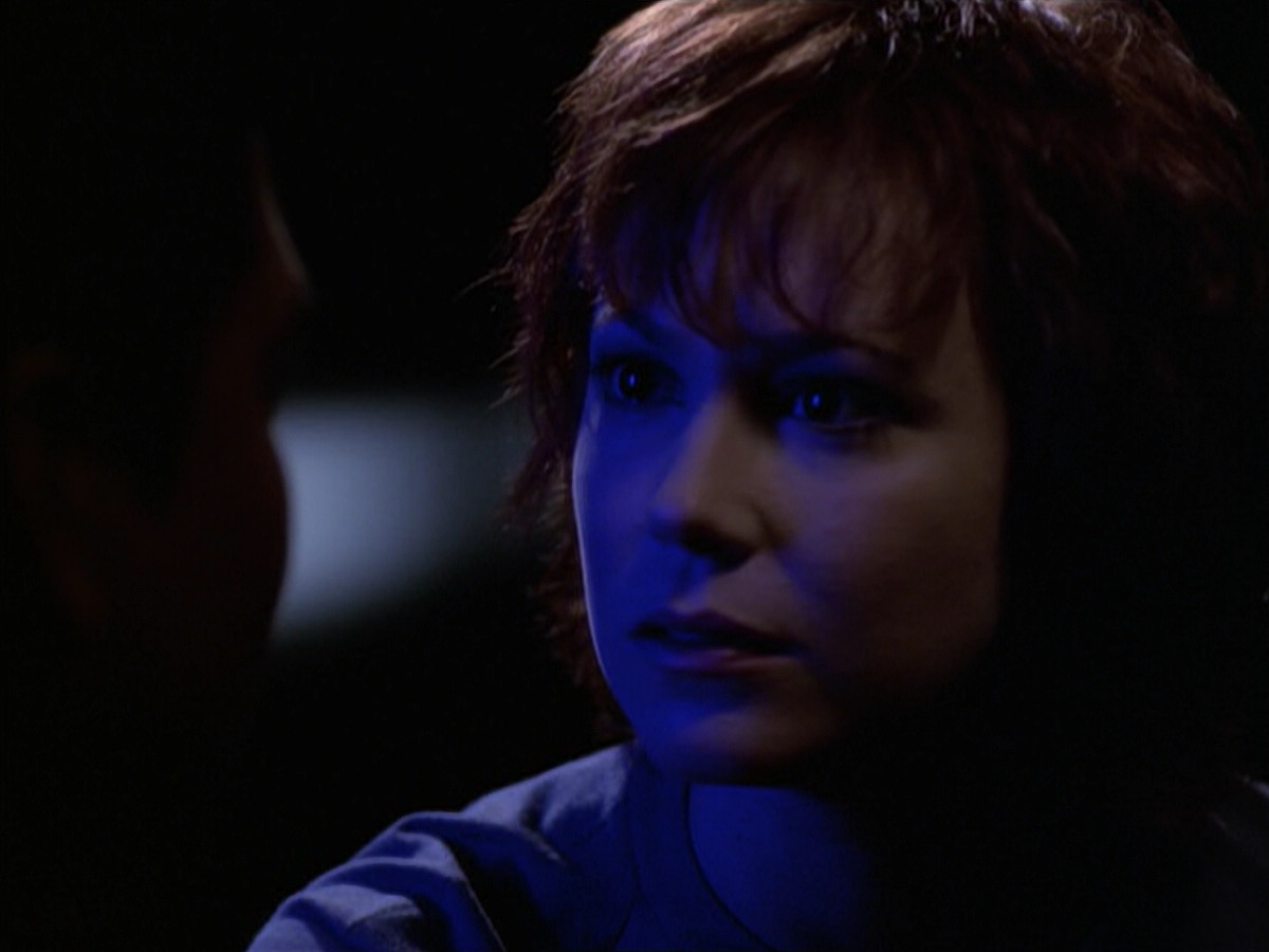 extant_StarTrek_VOY_6x18-AshesToAshes_02417.jpg