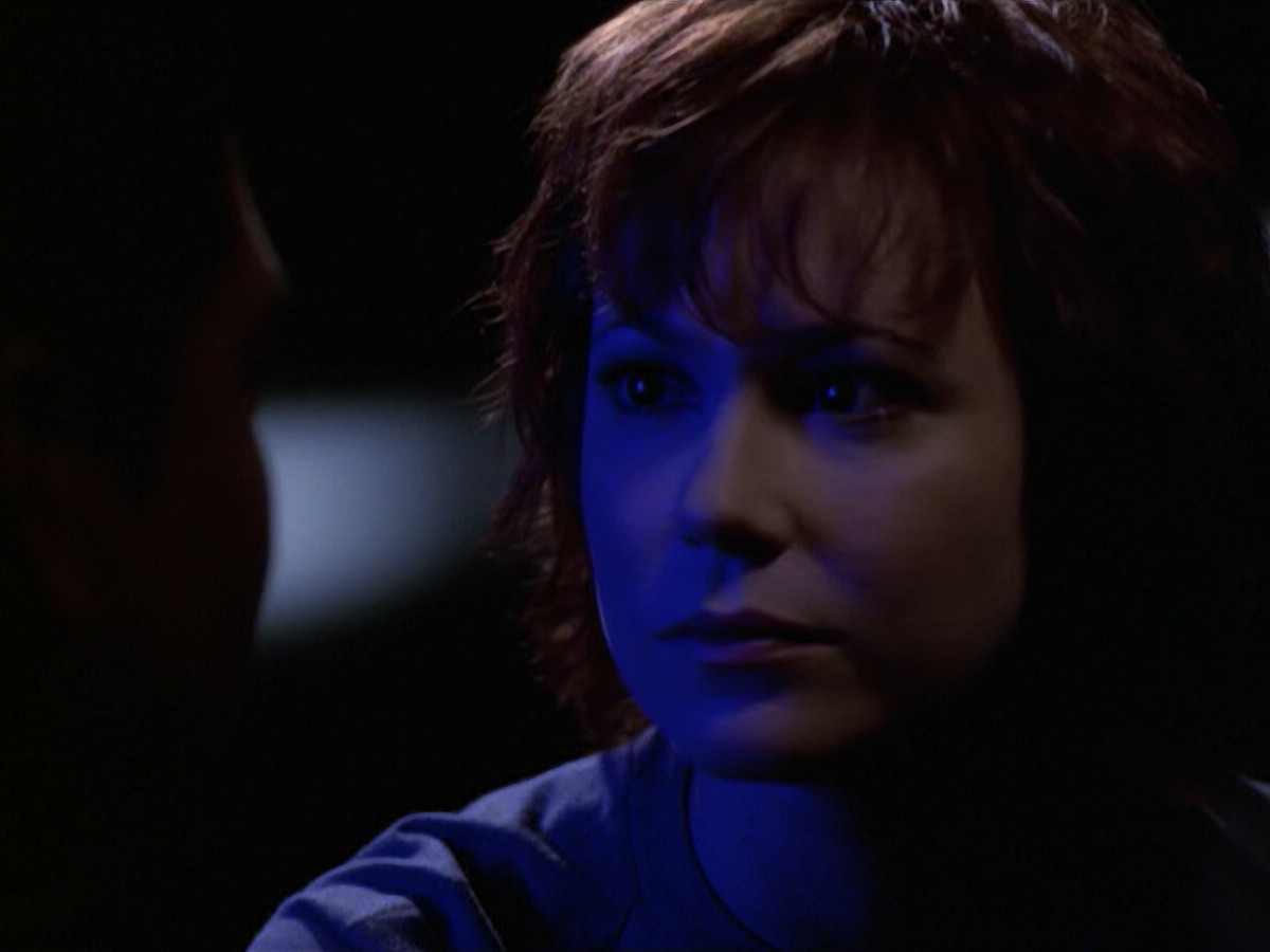 extant_StarTrek_VOY_6x18-AshesToAshes_02418.jpg