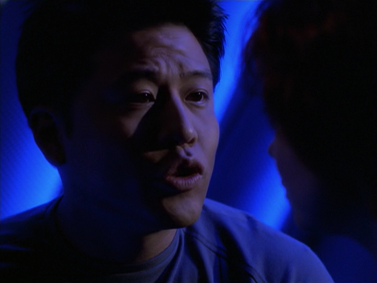 extant_StarTrek_VOY_6x18-AshesToAshes_02425.jpg