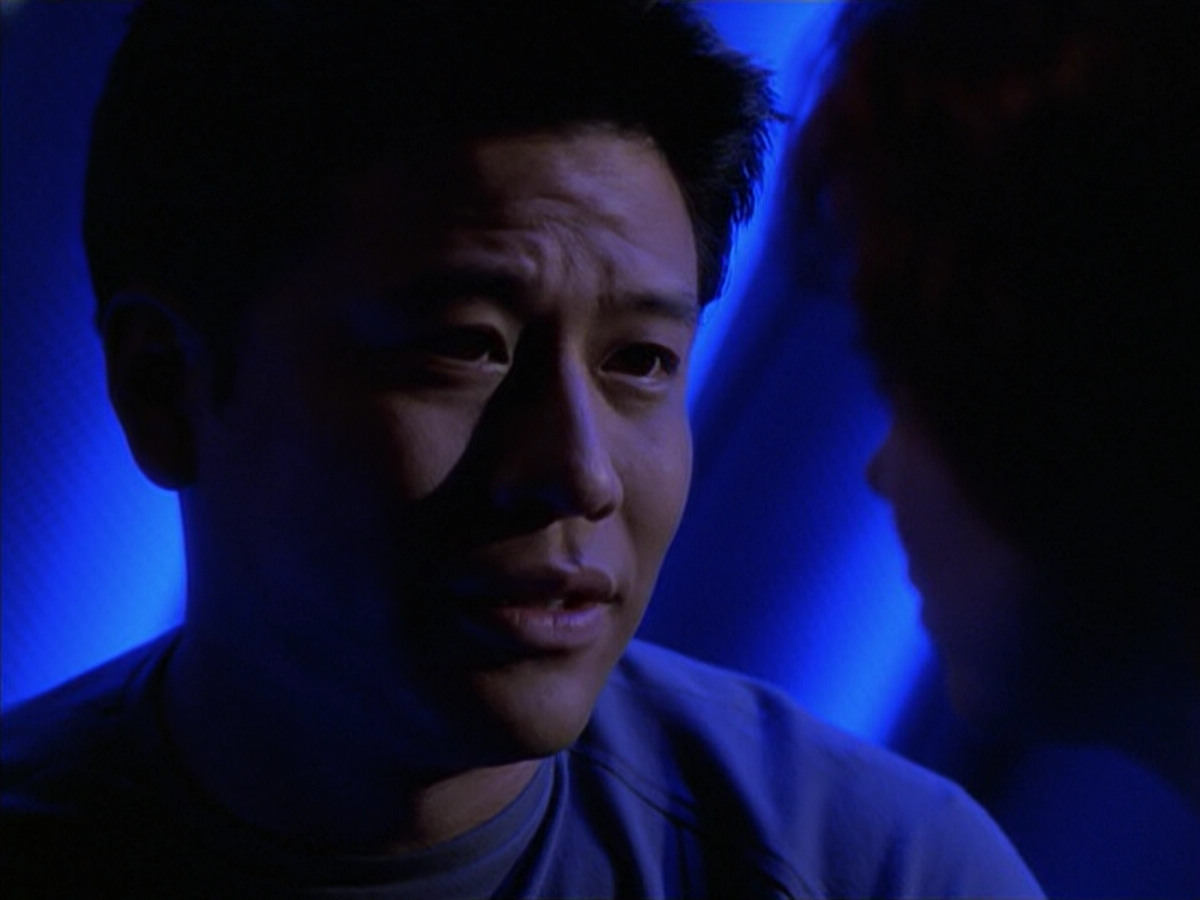 extant_StarTrek_VOY_6x18-AshesToAshes_02427.jpg
