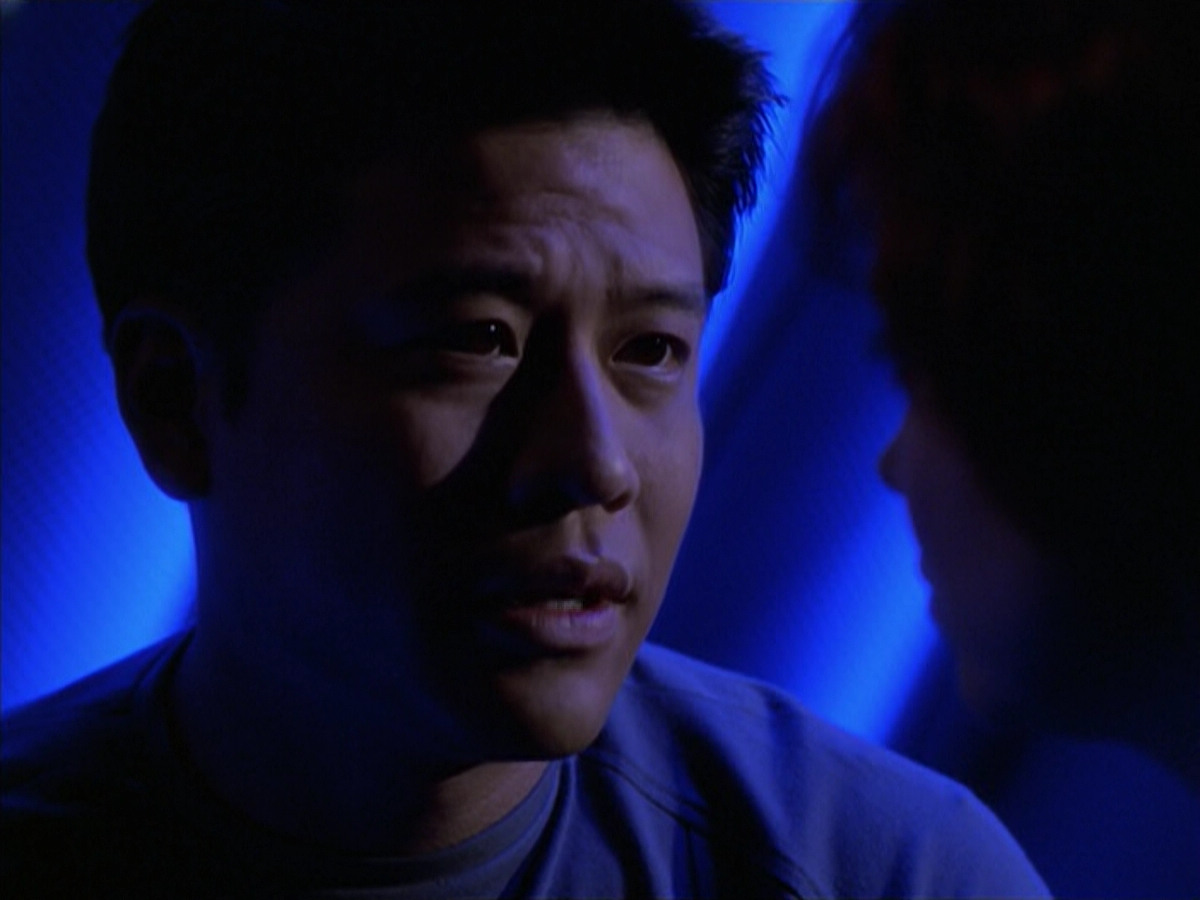 extant_StarTrek_VOY_6x18-AshesToAshes_02429.jpg