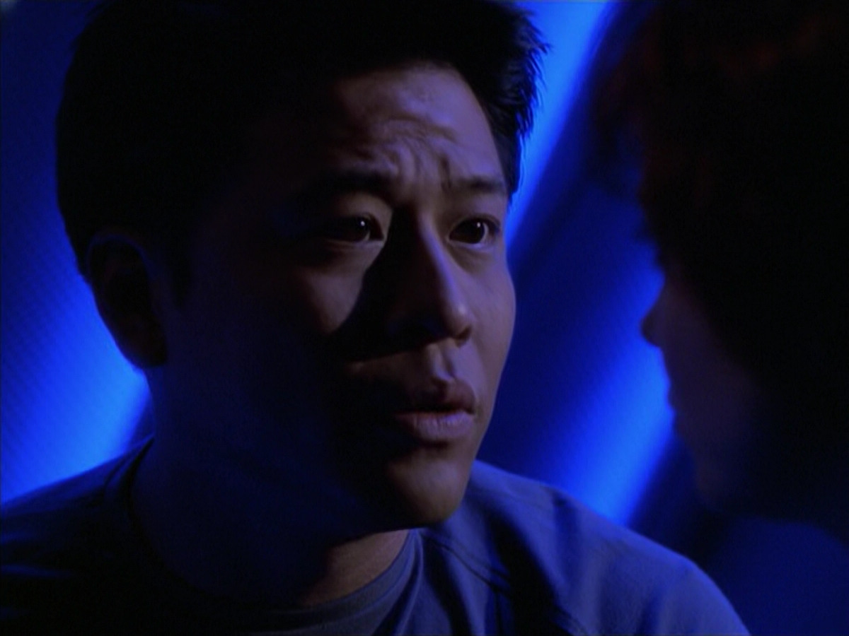 extant_StarTrek_VOY_6x18-AshesToAshes_02433.jpg