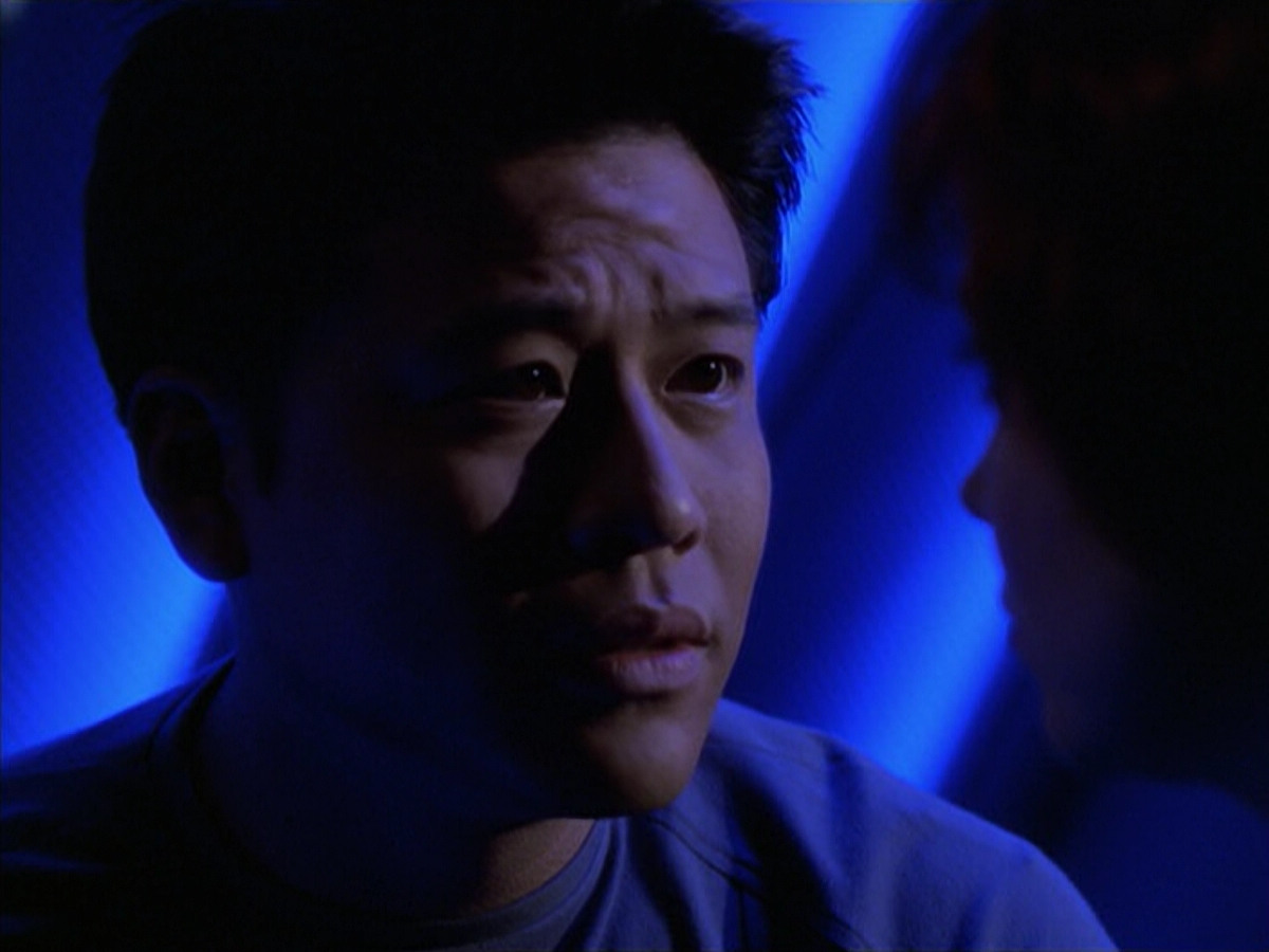 extant_StarTrek_VOY_6x18-AshesToAshes_02434.jpg