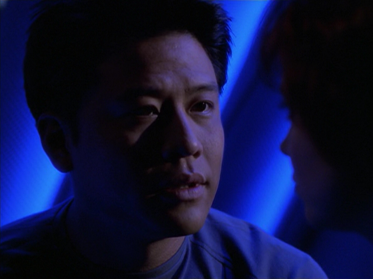 extant_StarTrek_VOY_6x18-AshesToAshes_02438.jpg