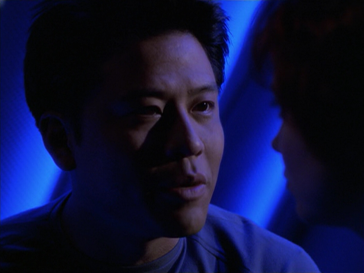 extant_StarTrek_VOY_6x18-AshesToAshes_02439.jpg