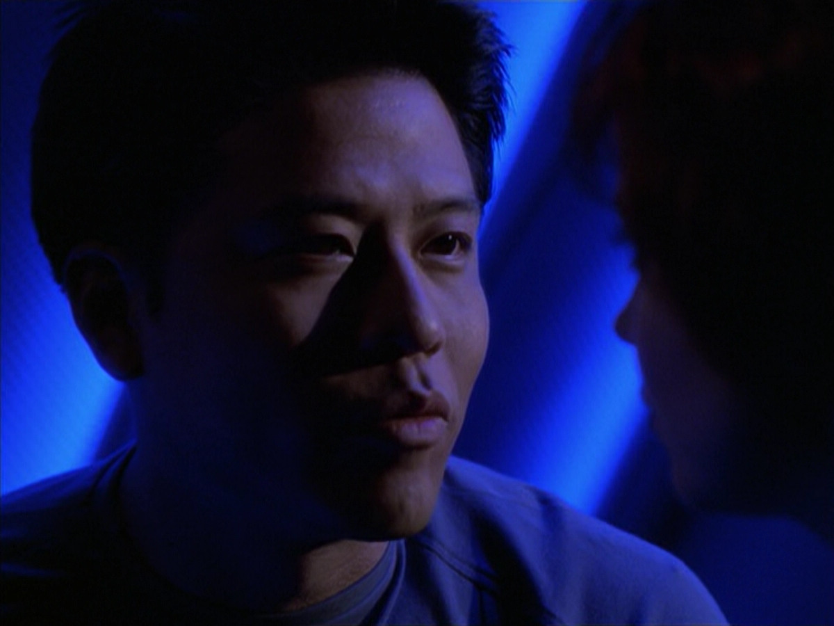 extant_StarTrek_VOY_6x18-AshesToAshes_02456.jpg