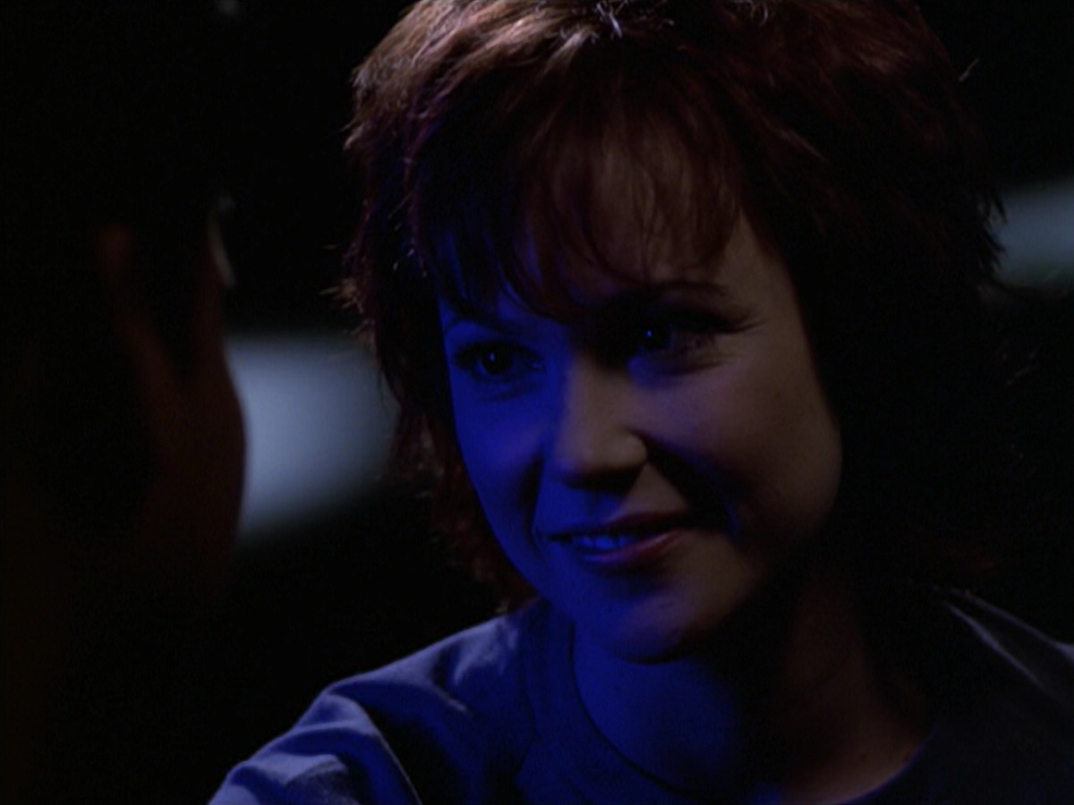 extant_StarTrek_VOY_6x18-AshesToAshes_02464.jpg