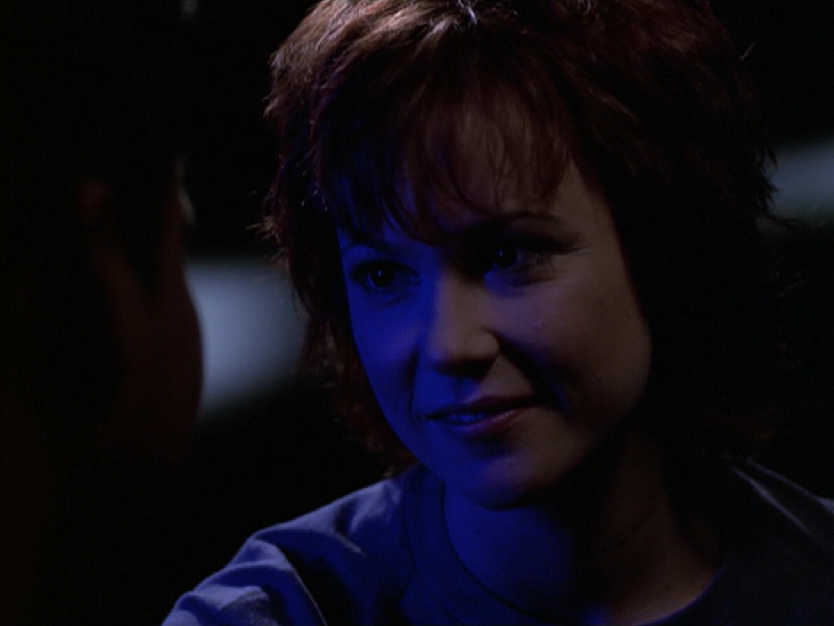 extant_StarTrek_VOY_6x18-AshesToAshes_02465.jpg