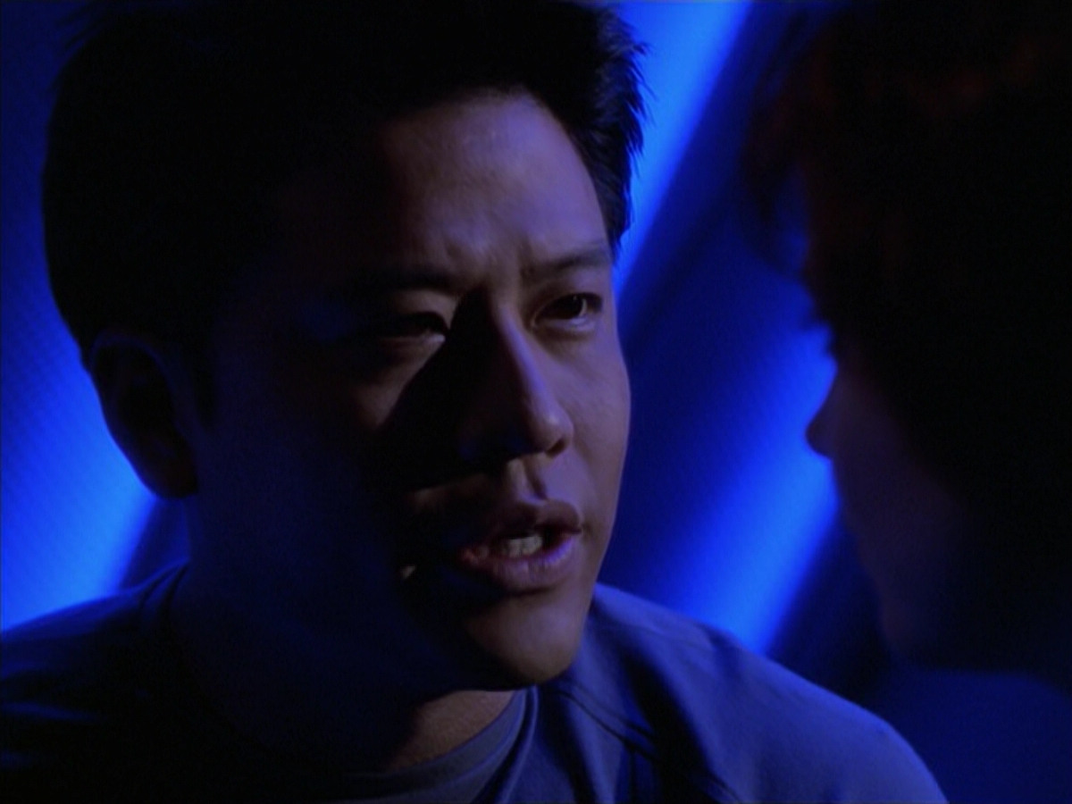 extant_StarTrek_VOY_6x18-AshesToAshes_02466.jpg