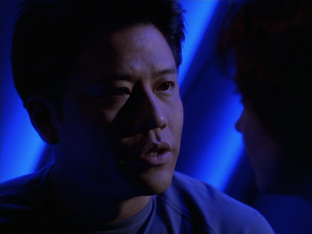 extant_StarTrek_VOY_6x18-AshesToAshes_02471.jpg