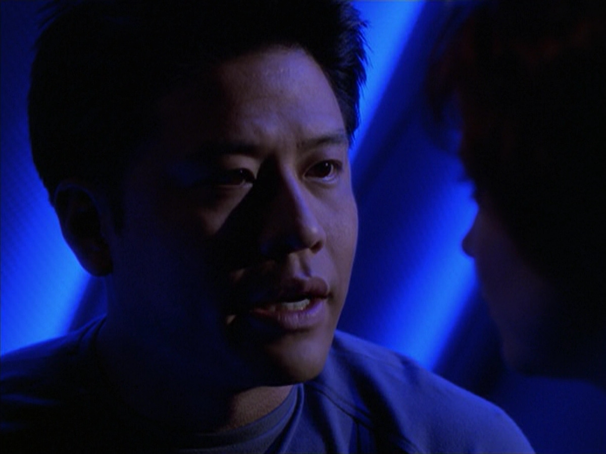 extant_StarTrek_VOY_6x18-AshesToAshes_02472.jpg