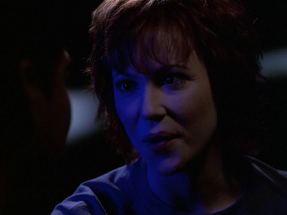 extant_StarTrek_VOY_6x18-AshesToAshes_02483.jpg