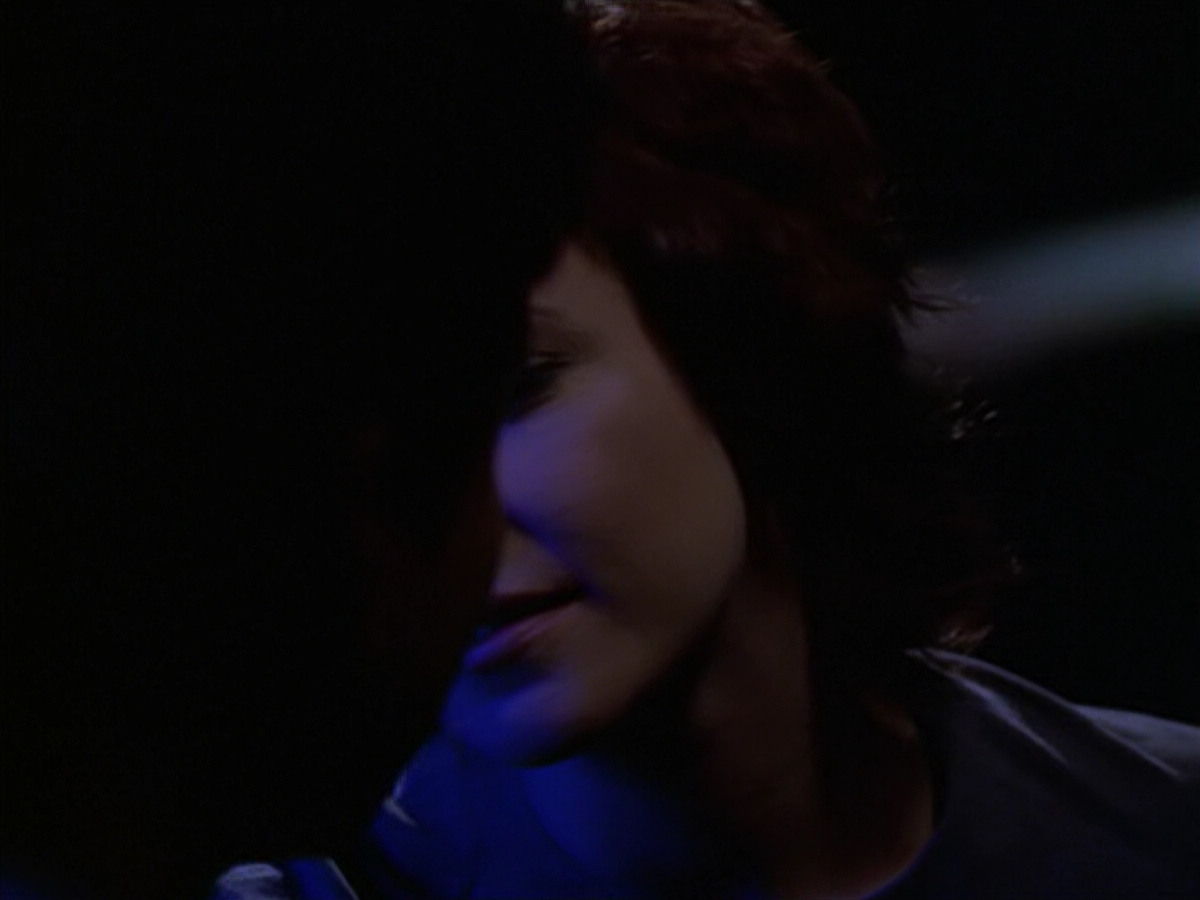 extant_StarTrek_VOY_6x18-AshesToAshes_02490.jpg