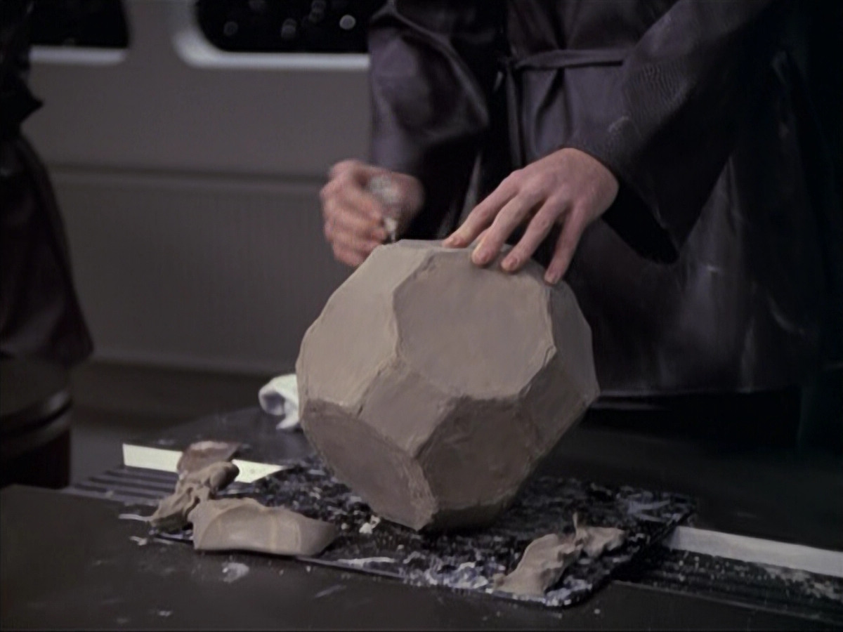 extant_StarTrek_VOY_6x18-AshesToAshes_02510.jpg