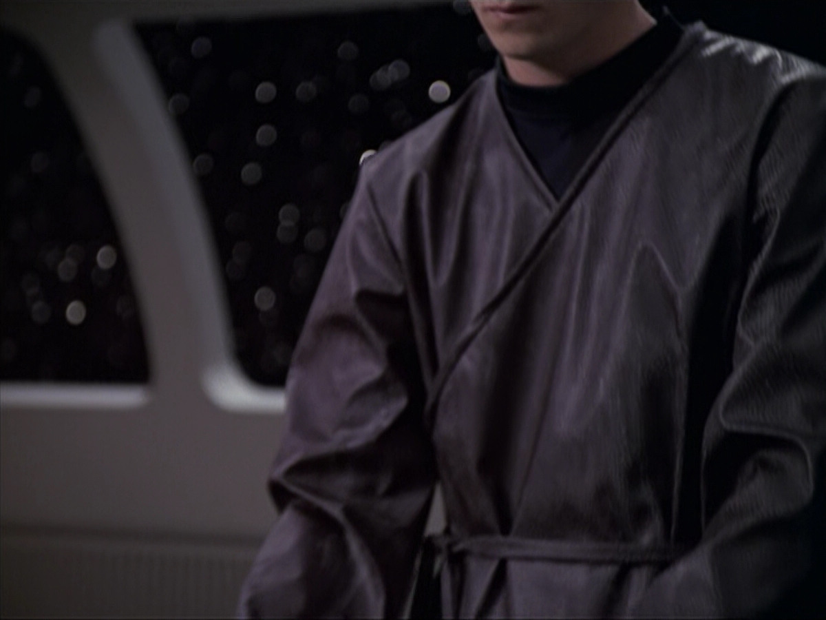 extant_StarTrek_VOY_6x18-AshesToAshes_02513.jpg