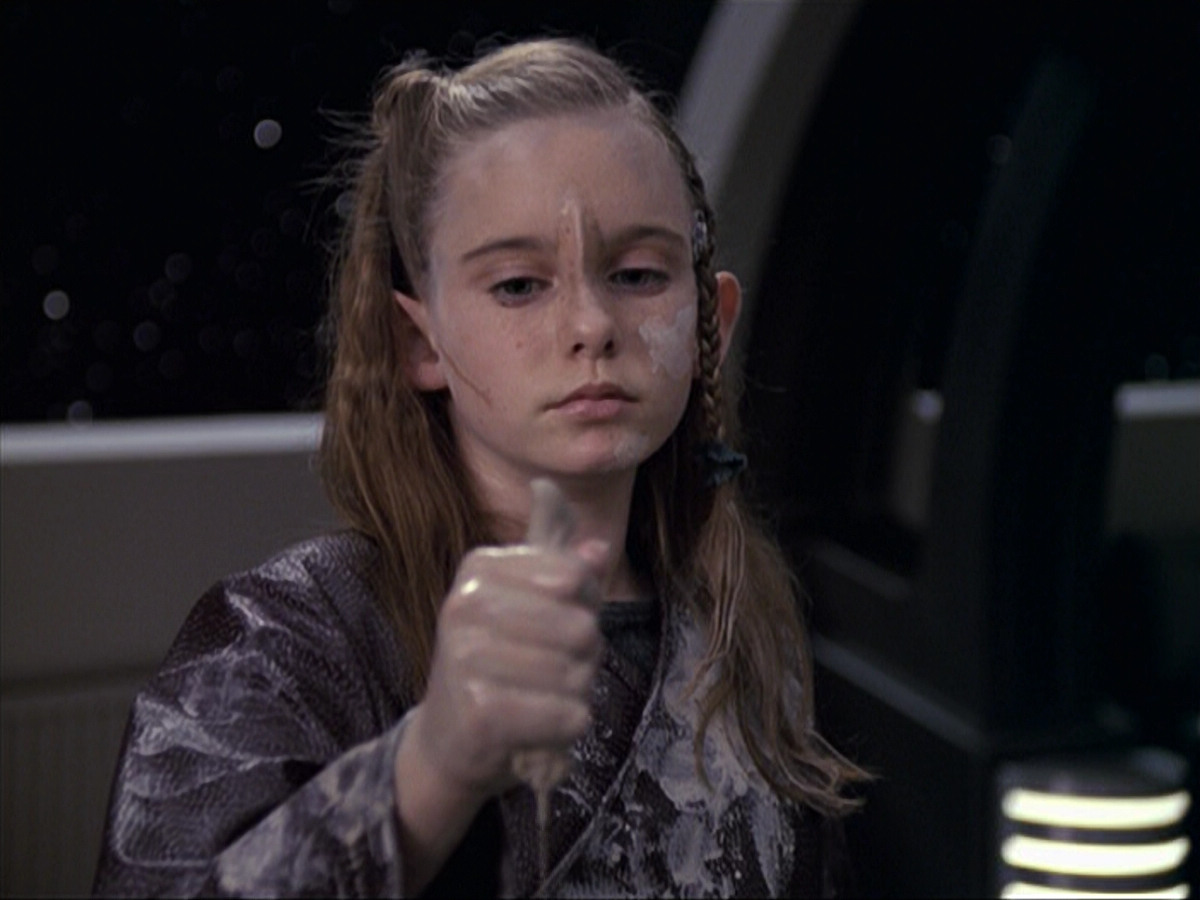 extant_StarTrek_VOY_6x18-AshesToAshes_02520.jpg
