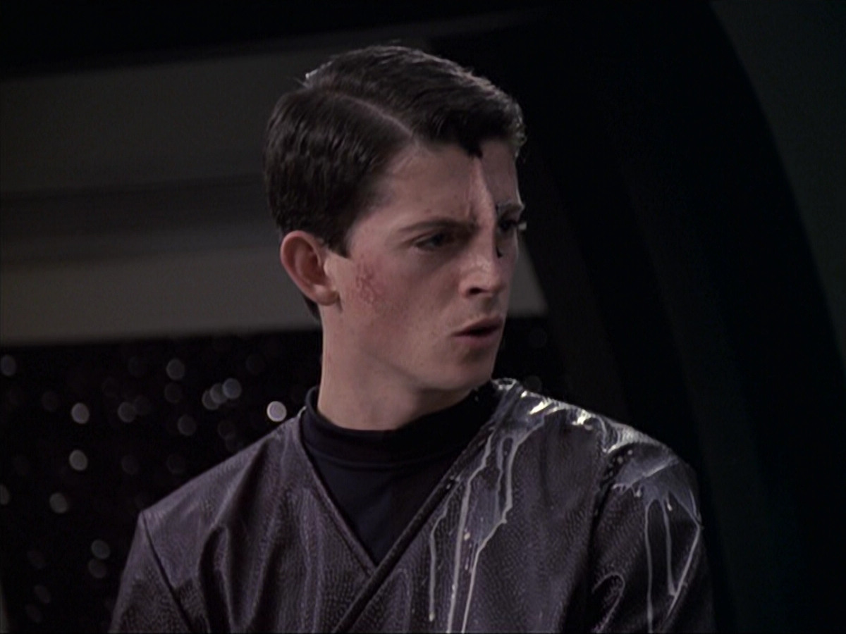 extant_StarTrek_VOY_6x18-AshesToAshes_02524.jpg