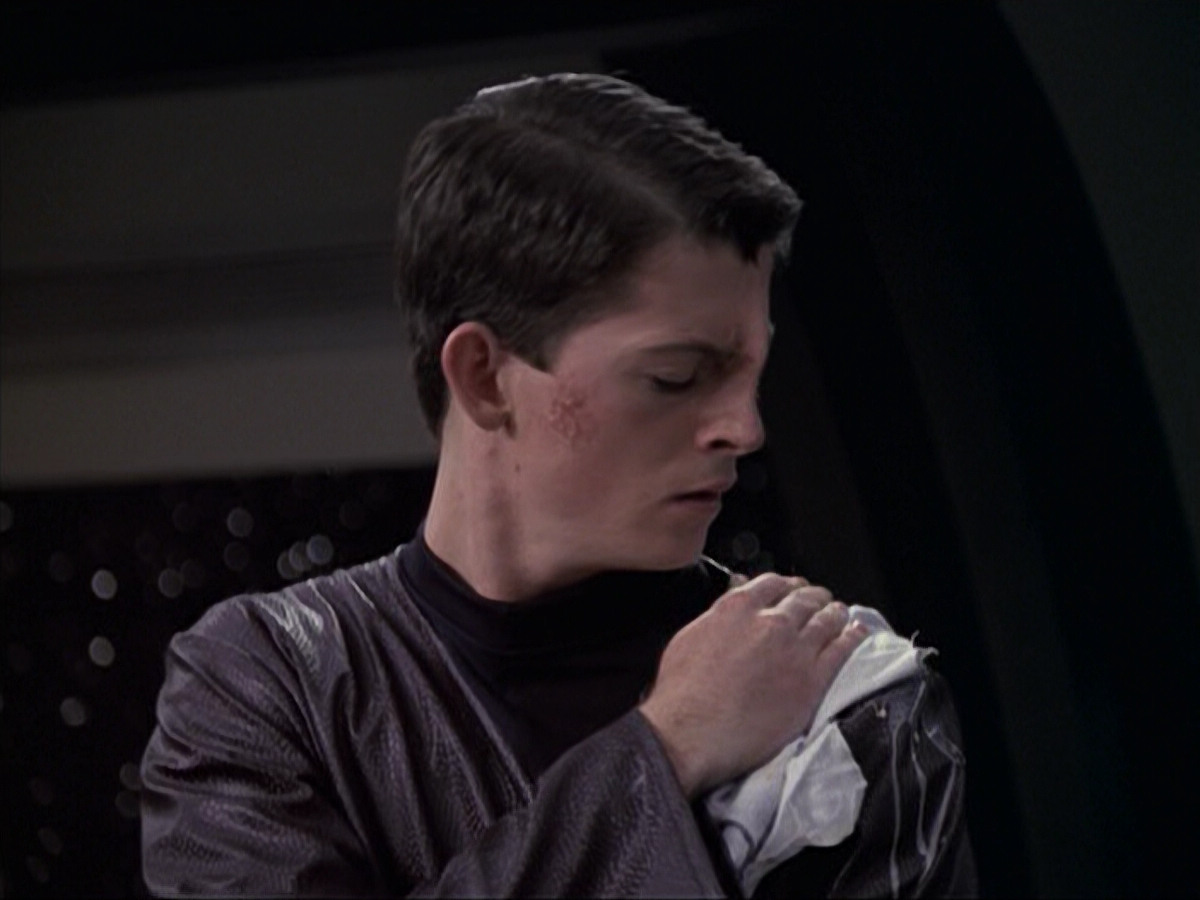 extant_StarTrek_VOY_6x18-AshesToAshes_02526.jpg