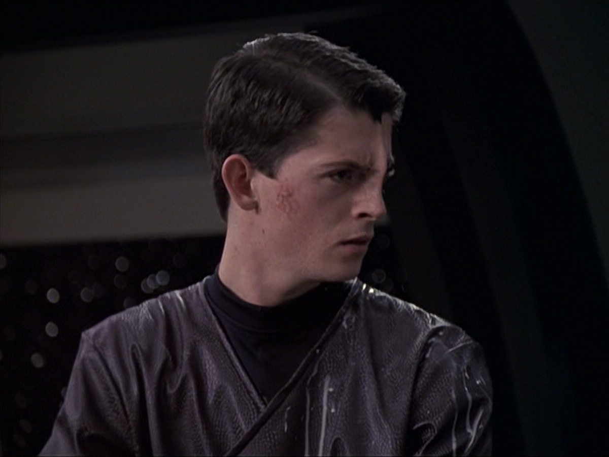extant_StarTrek_VOY_6x18-AshesToAshes_02527.jpg