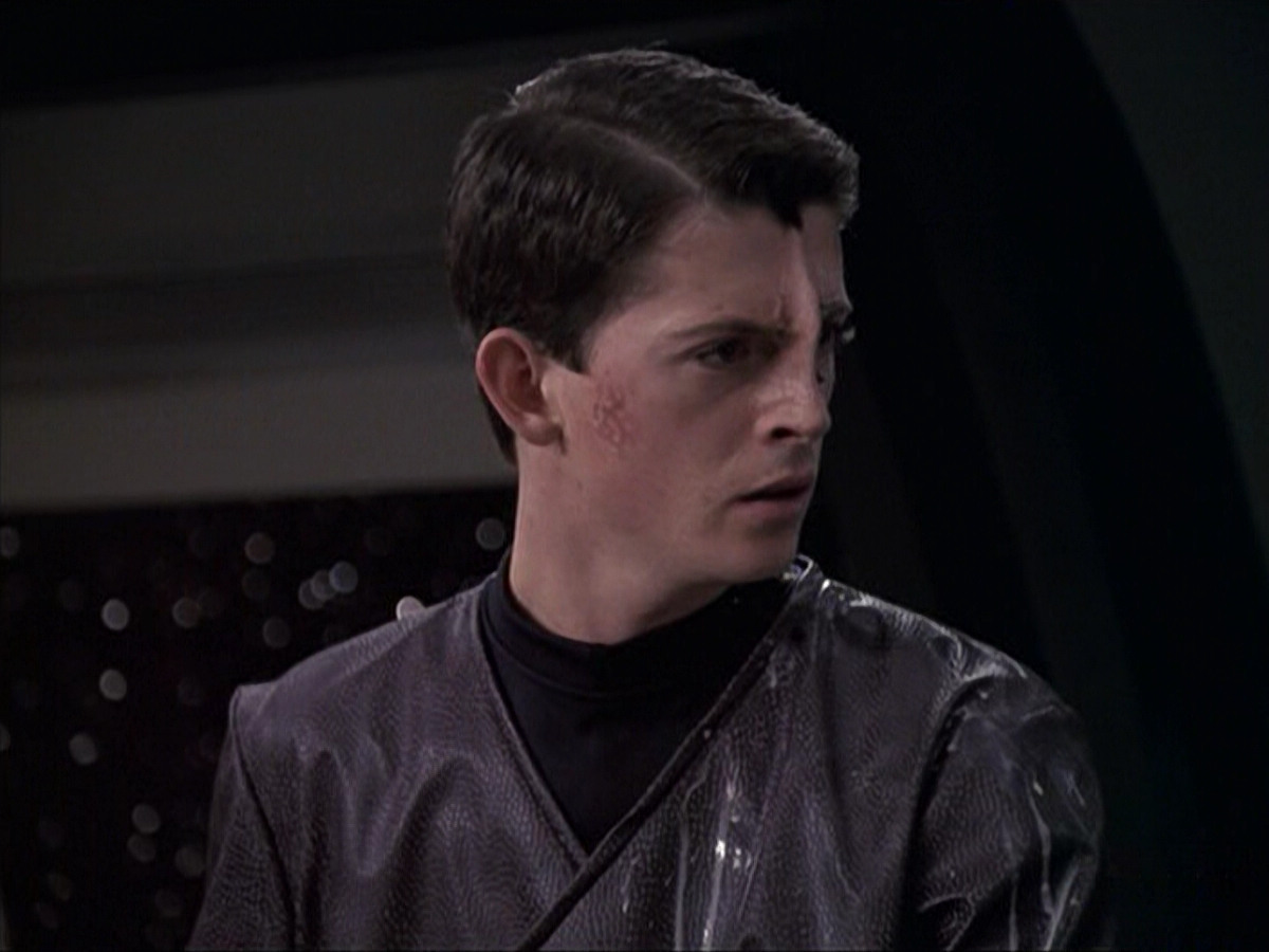 extant_StarTrek_VOY_6x18-AshesToAshes_02529.jpg