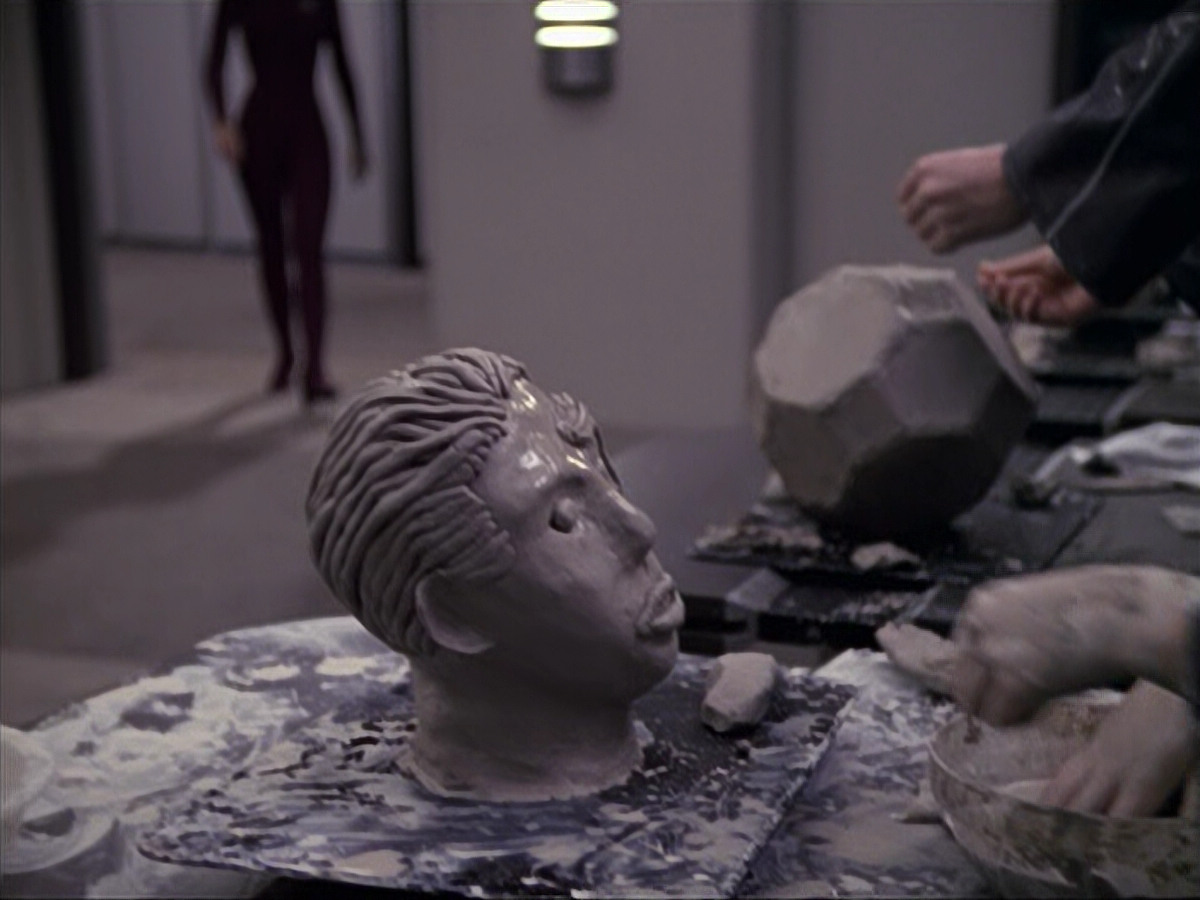 extant_StarTrek_VOY_6x18-AshesToAshes_02538.jpg